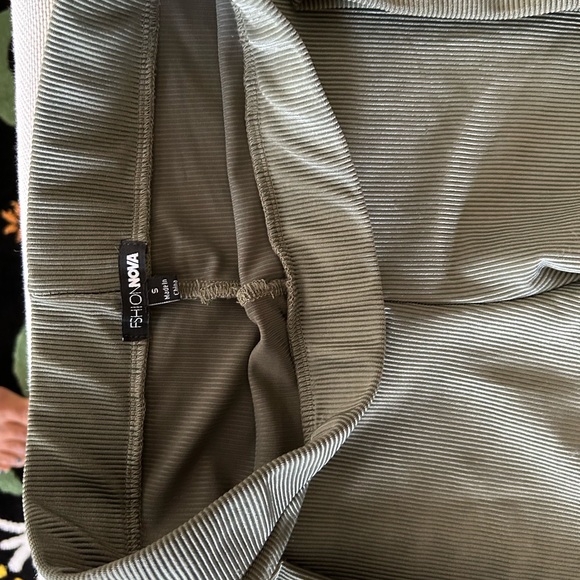 Short set- - Picture 4 of 5